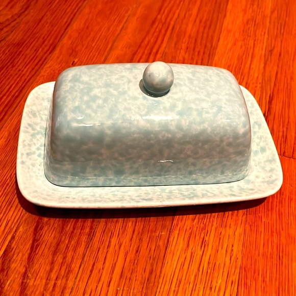 Natural Elements Robin’s Egg blue color, ceramic covered butter dish - Picture 1 of 6